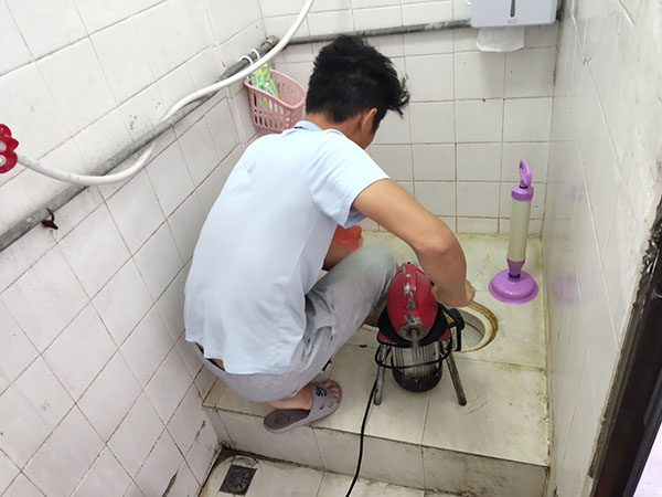 安丘肥皂掉到马桶里把马桶堵住了怎么办？马桶堵住了怎么办